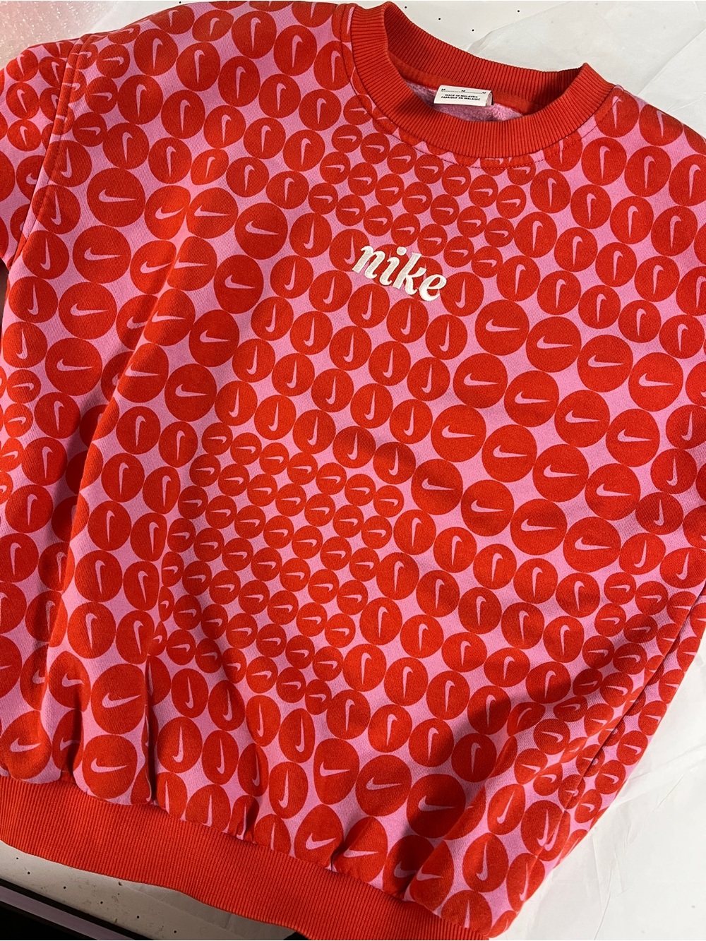 Nike Red & Pink Swoosh Pattern Pullover sweatshirt youth medium logo